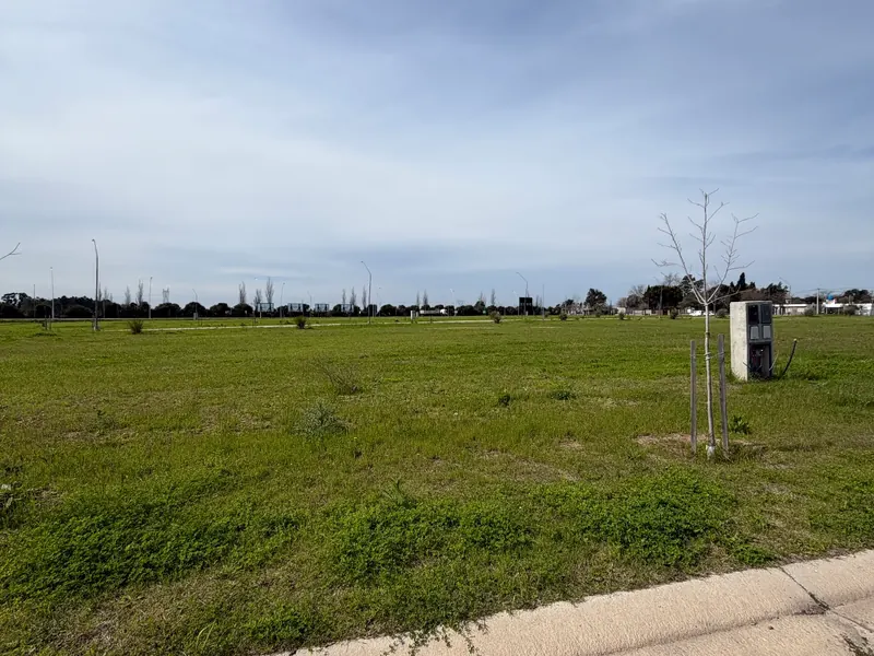 Barrio abierto Eco Lagos: Lote 360 m² listo para construir con todos los servicios. General Lagos