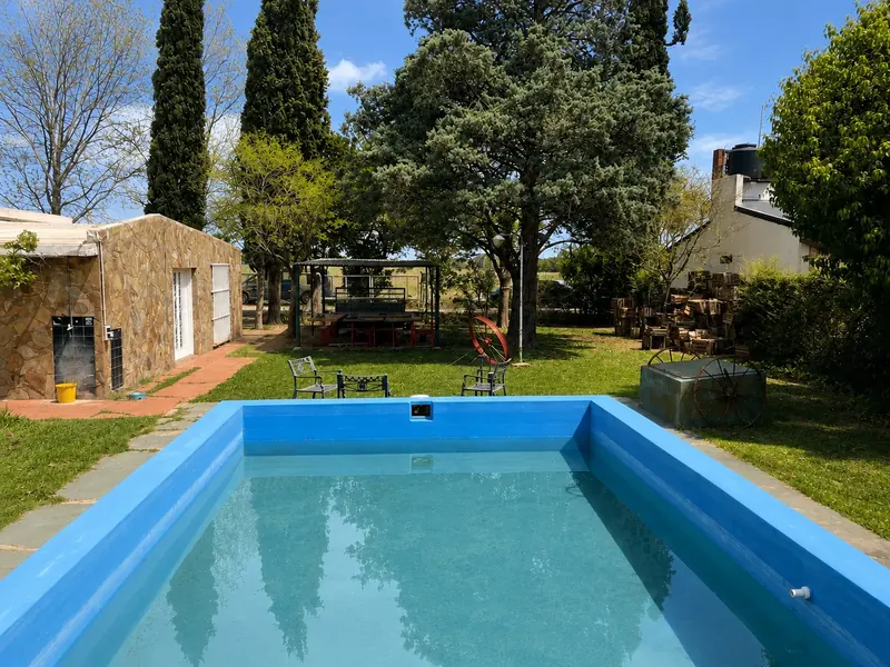Casa con pileta, galería y parque sobre terreno de 739 m² en Pueblo Esther