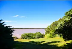 Excelente Casa de categoría con piscina con vista panorámica y muelle al Río Paraná — imagen 26