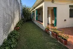 Casa 2 dormitorios con galpón — Barrio Matheu, Rosario — imagen 1