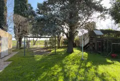 Casa con pileta, galería y parque sobre terreno de 739 m² en Pueblo Esther — imagen 5