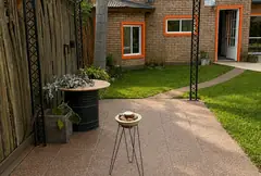 Casa de dos plantas con pileta y quincho sobre dos lotes, en Parque Vernazza — imagen 25