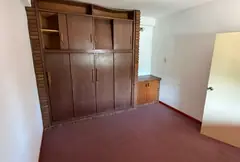 Casa de pasillo con amplio patio y parrillero – Zona Sur de Rosario — imagen 19