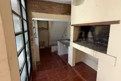Casa de pasillo con amplio patio y parrillero – Zona Sur de Rosario — imagen 7