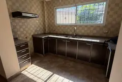 Casa de pasillo con amplio patio y parrillero – Zona Sur de Rosario — imagen 10