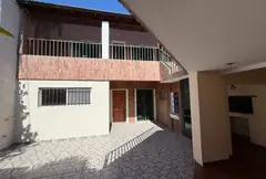 Casa de pasillo con amplio patio y parrillero – Zona Sur de Rosario — imagen 1
