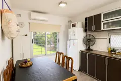 Casa de tres dormitorios con pileta y quincho a metros del río — imagen 6