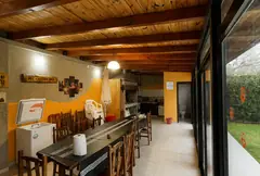 Casa de tres dormitorios con pileta y quincho a metros del río — imagen 17